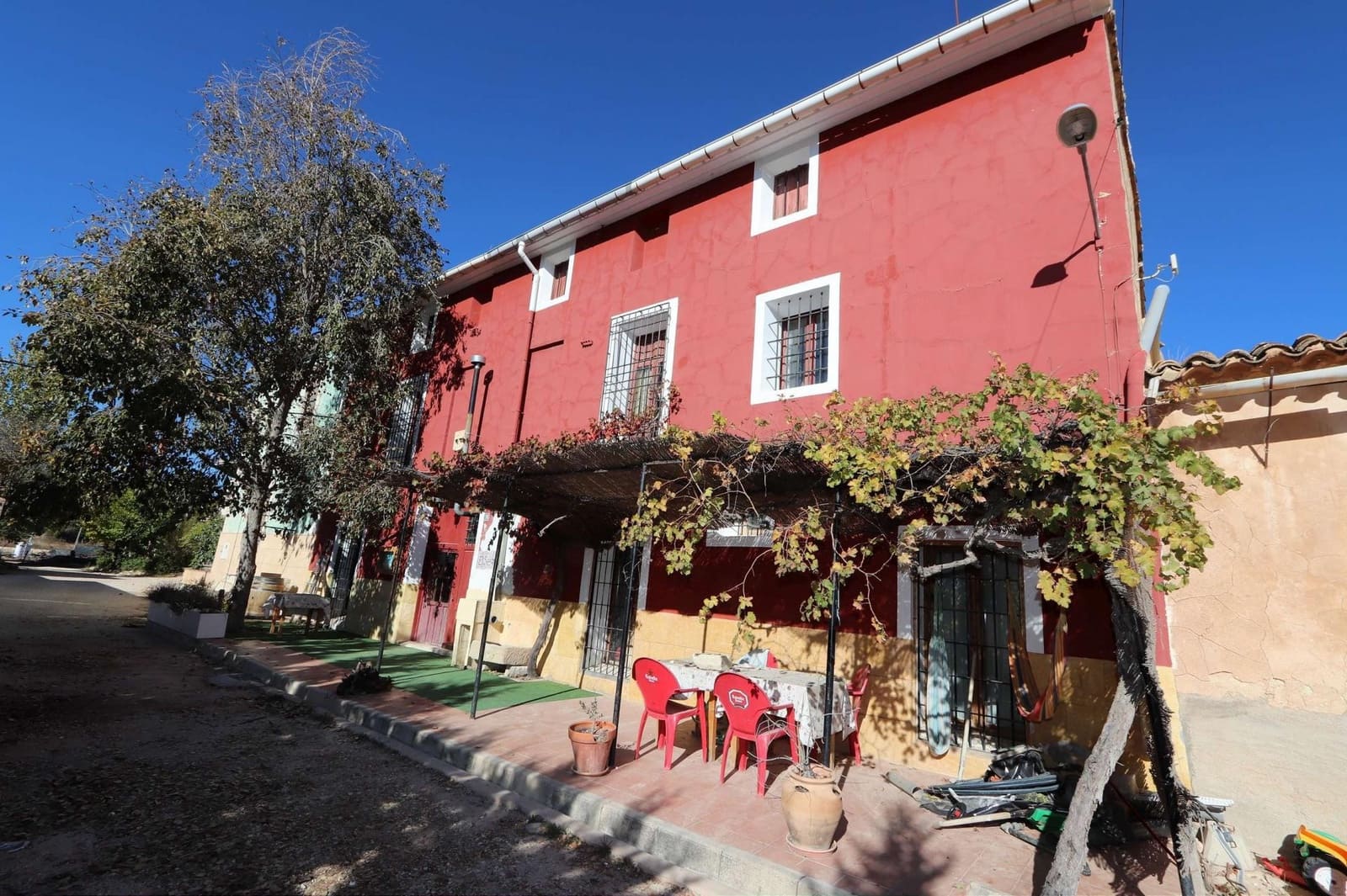 10 bedroom Commercial for sale in Pinoso - € 449,950 (Ref: 9475121)