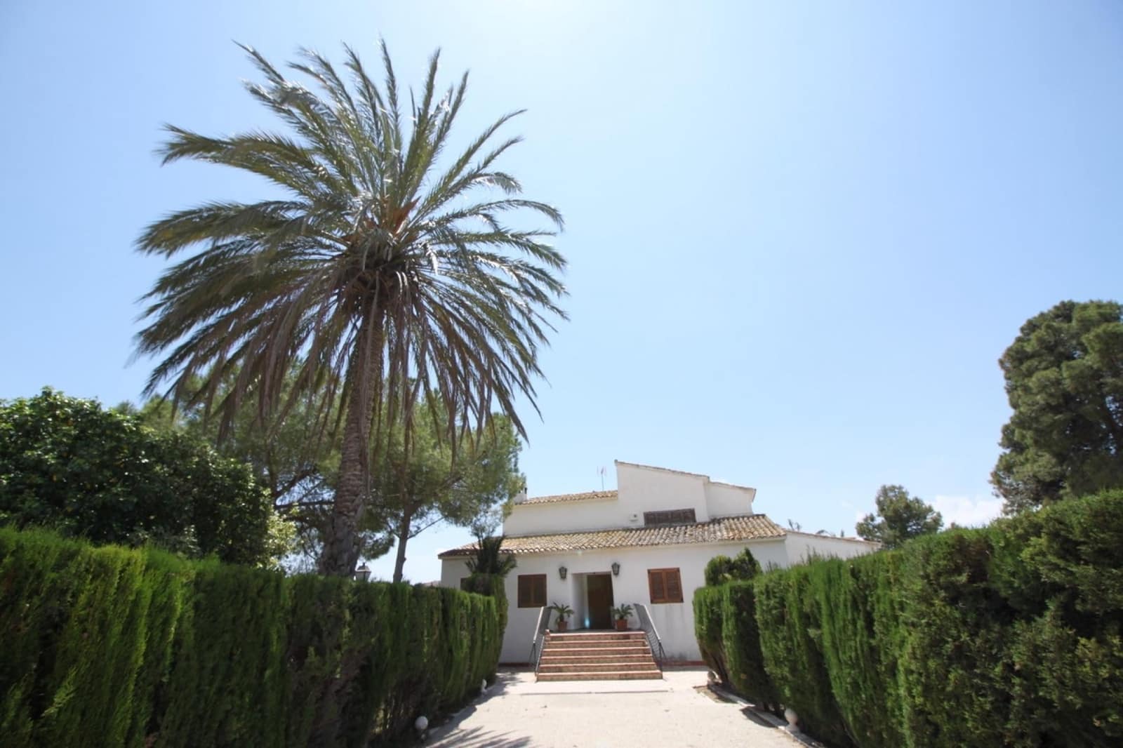 5 bedroom Villa for sale in Agost with pool garage - € 599,995 (Ref: 9475123)