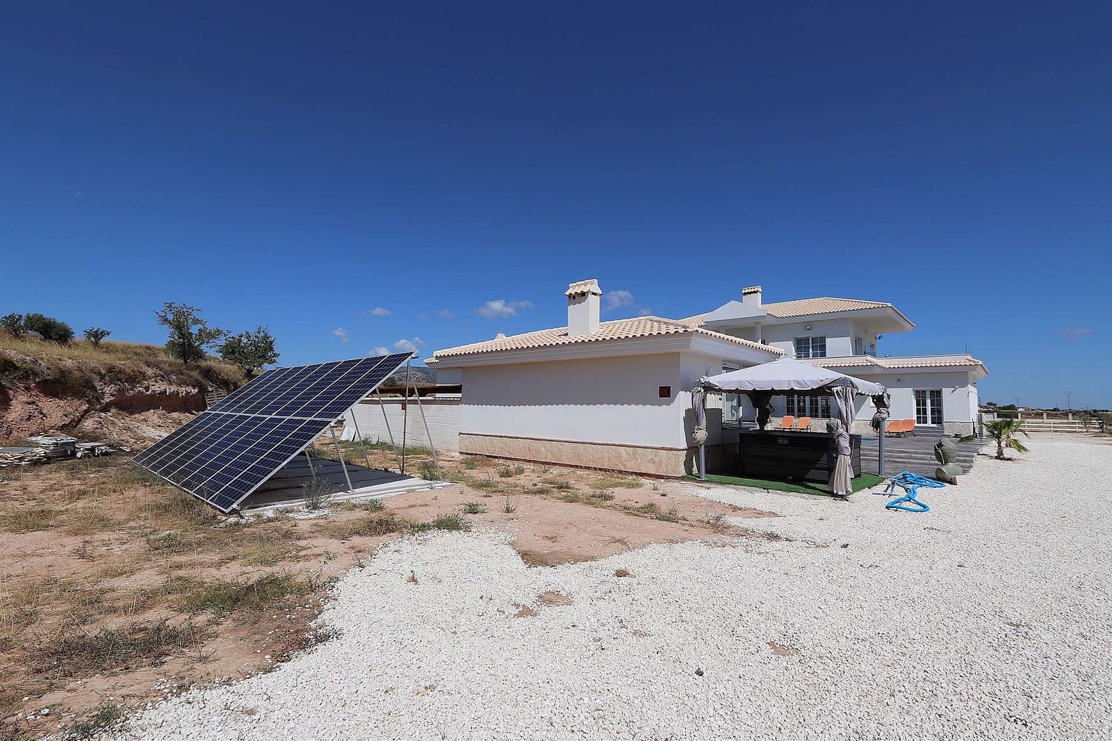 4 bedroom Villa for sale in Pinoso - € 375,000 (Ref: 9475135)