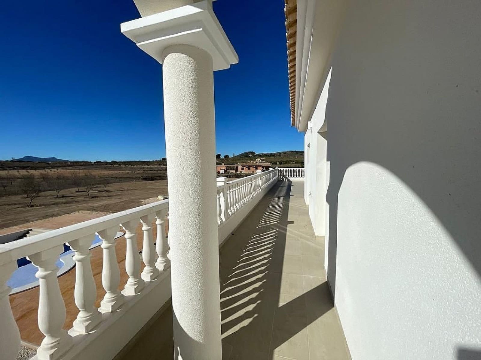 6 bedroom Villa for sale in Pinoso - € 611,000 (Ref: 9475136)