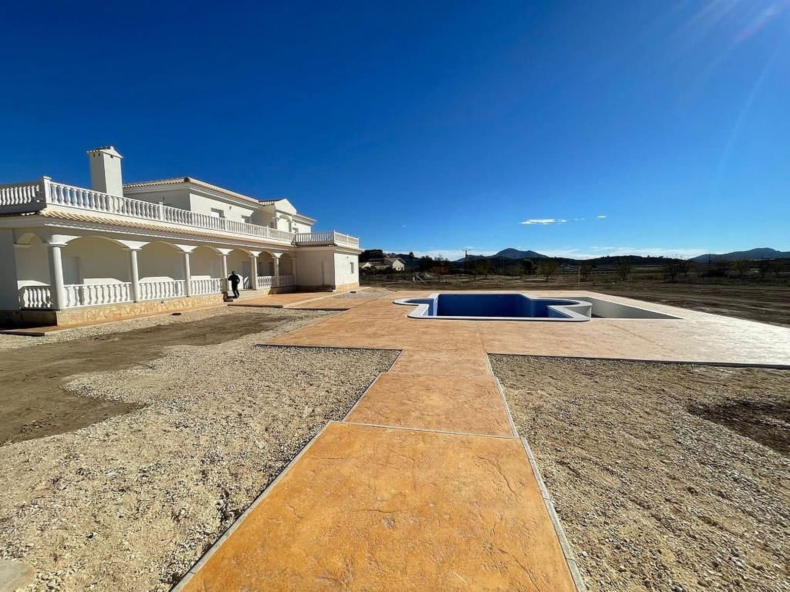 6 bedroom Villa for sale in Pinoso - € 611,000 (Ref: 9475136)