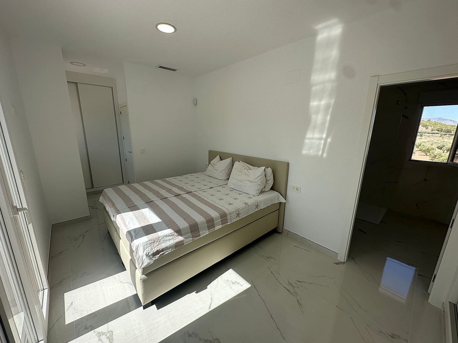 4 bedroom Villa for sale in Pinoso - € 423,000 (Ref: 9475140)