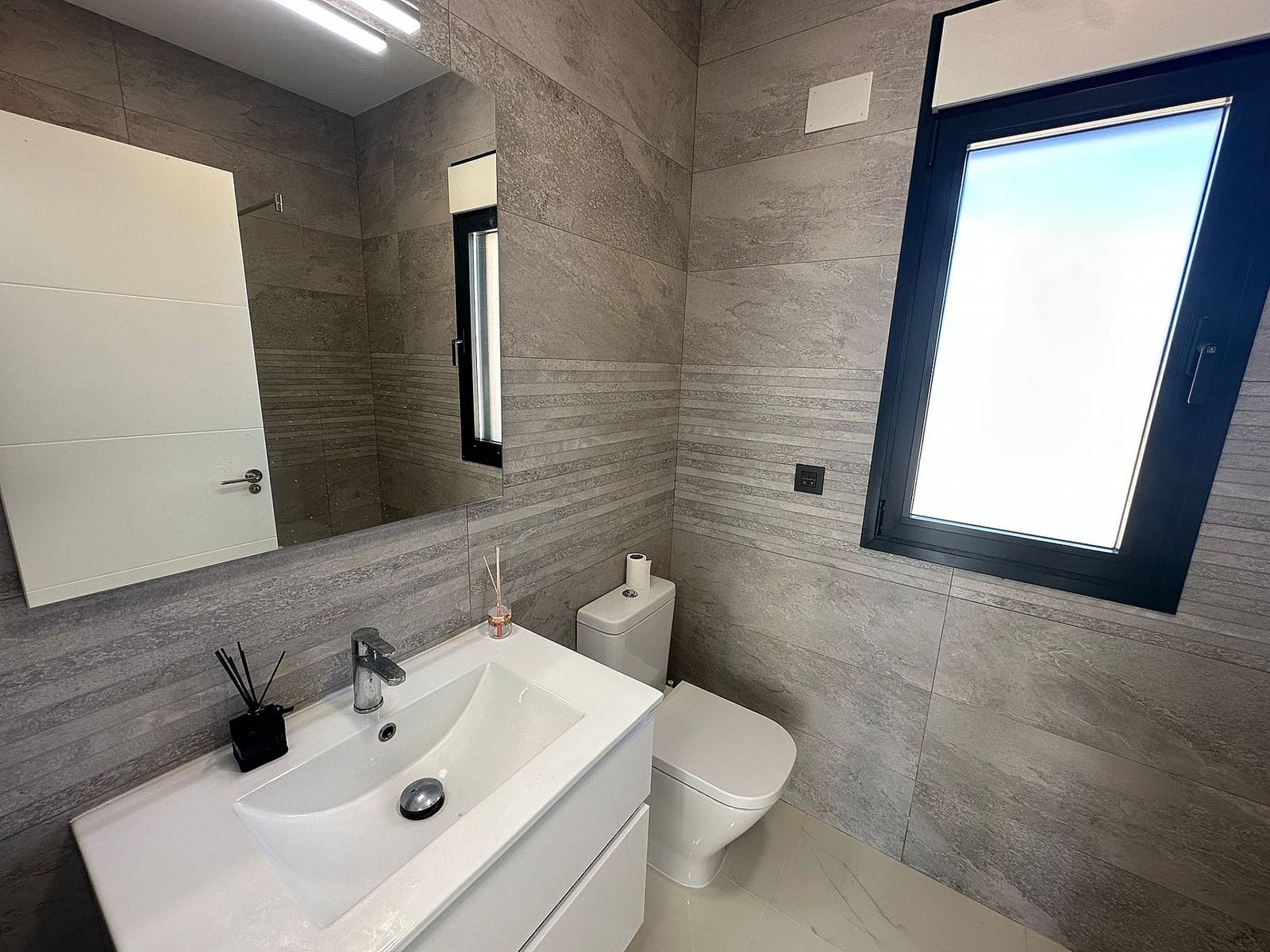 4 bedroom Villa for sale in Pinoso - € 436,000 (Ref: 9475141)