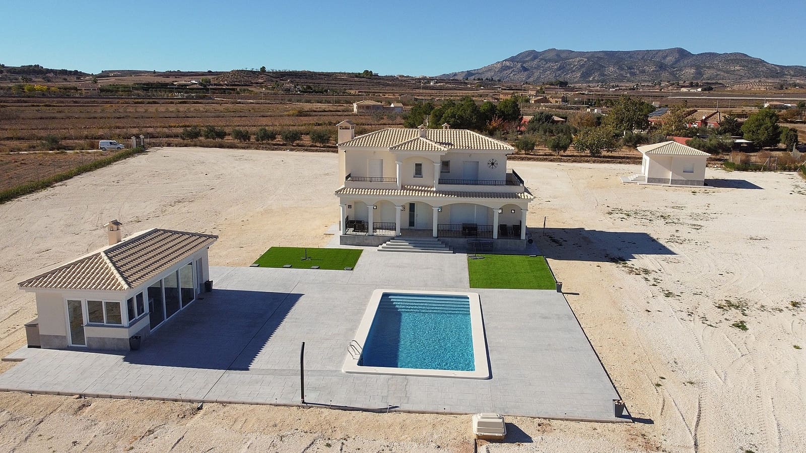 4 bedroom Villa for sale in Pinoso - € 342,000 (Ref: 9475147)