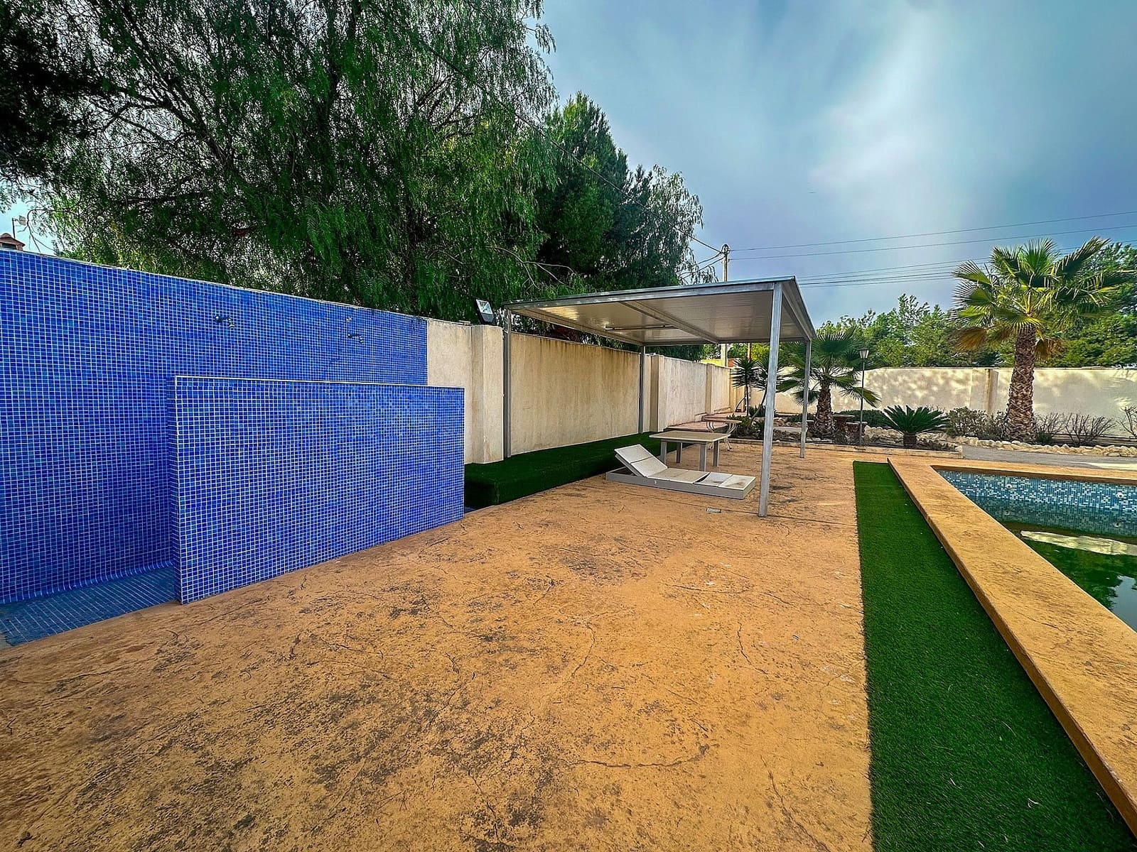 5 bedroom Villa for sale in Sax - € 355,000 (Ref: 9475154)