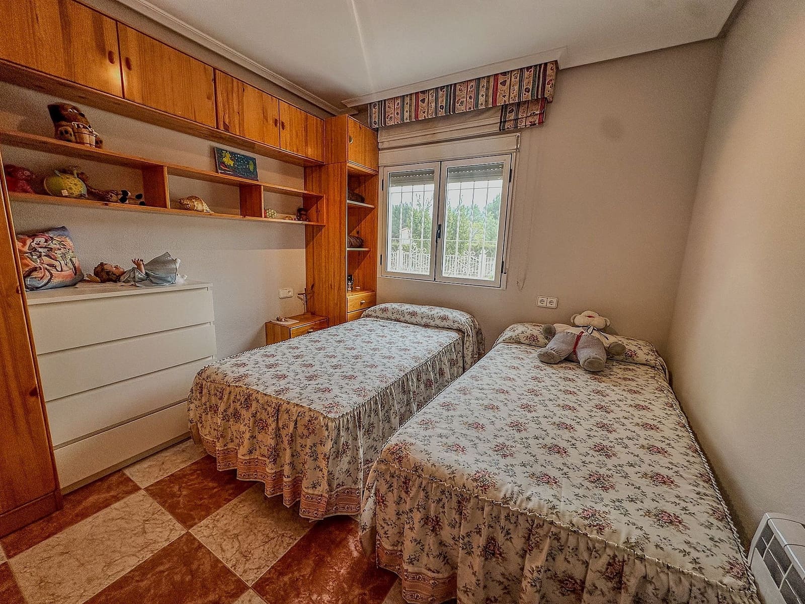 5 bedroom Villa for sale in Sax - € 355,000 (Ref: 9475154)