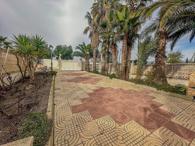 5 bedroom Villa for sale in Sax - € 355,000 (Ref: 9475154)