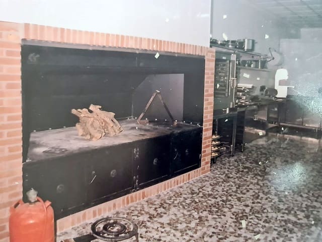 Kaupallinen myytävänä paikassa Salinas - 499 000 € (Ref: 9475155)