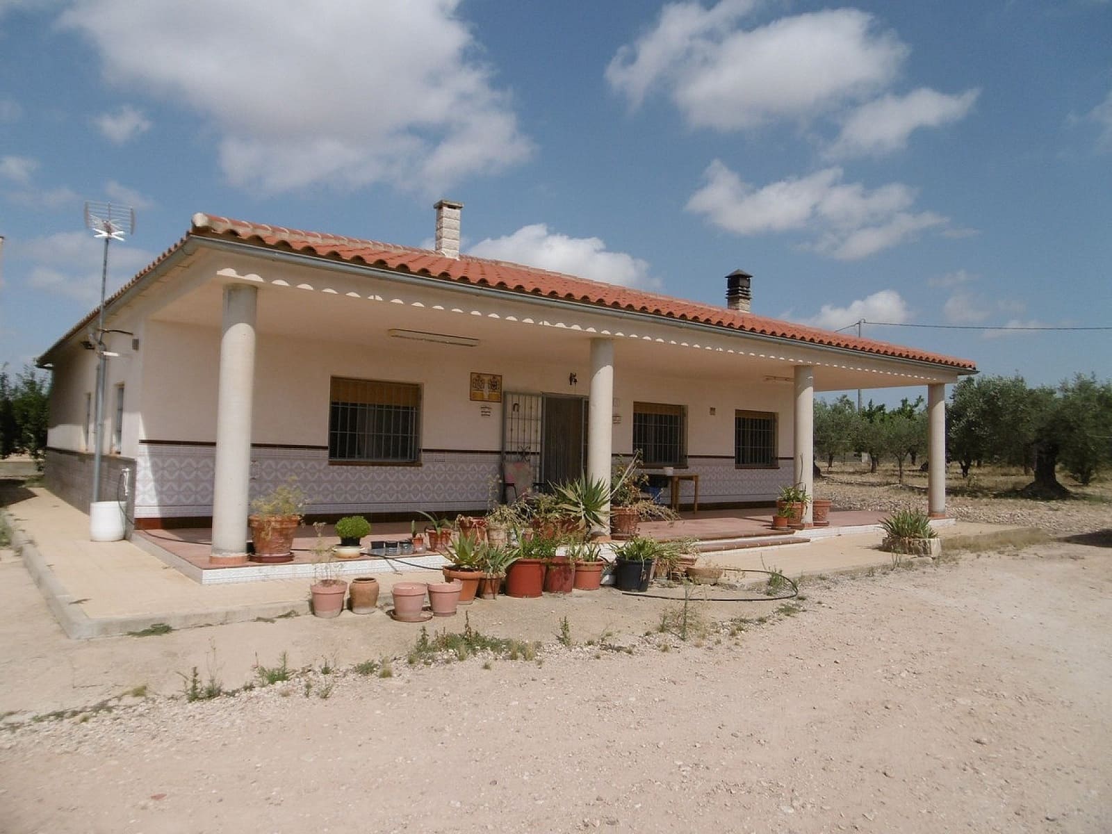 4 bedroom Villa for sale in Yecla - € 210,000 (Ref: 9475171)