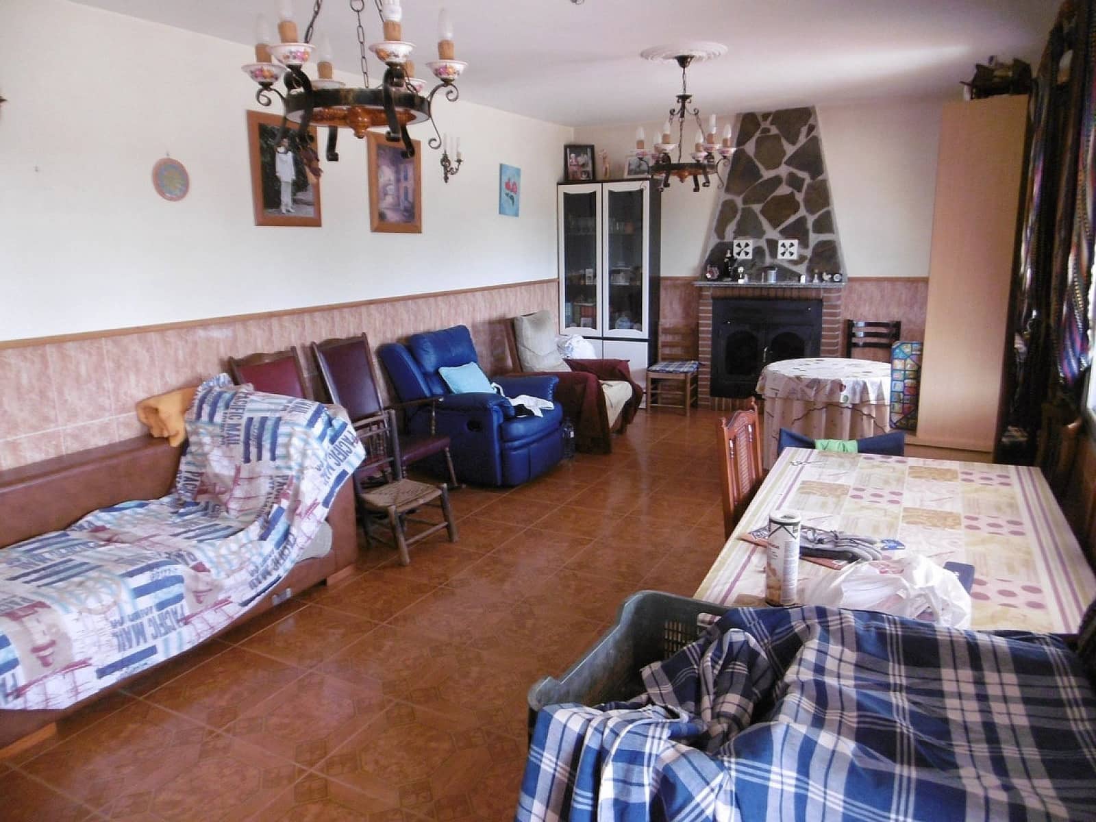 4 bedroom Villa for sale in Yecla - € 210,000 (Ref: 9475171)