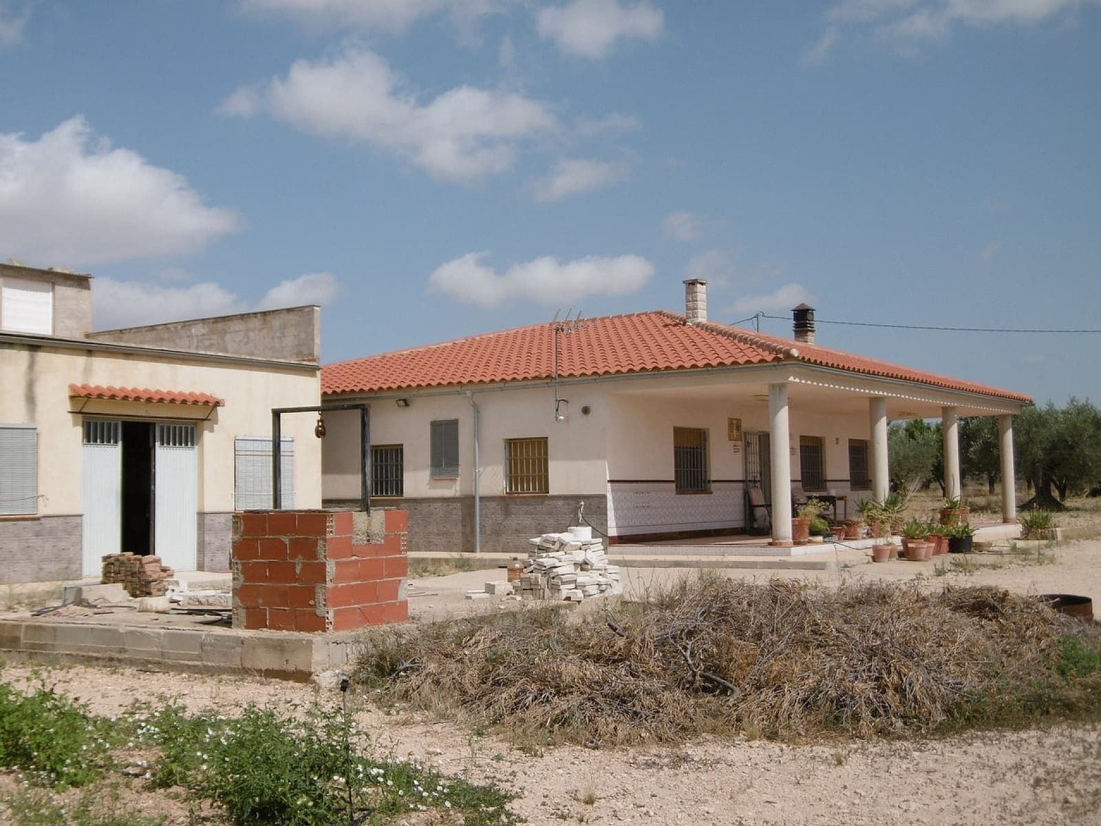 4 bedroom Villa for sale in Yecla - € 210,000 (Ref: 9475171)