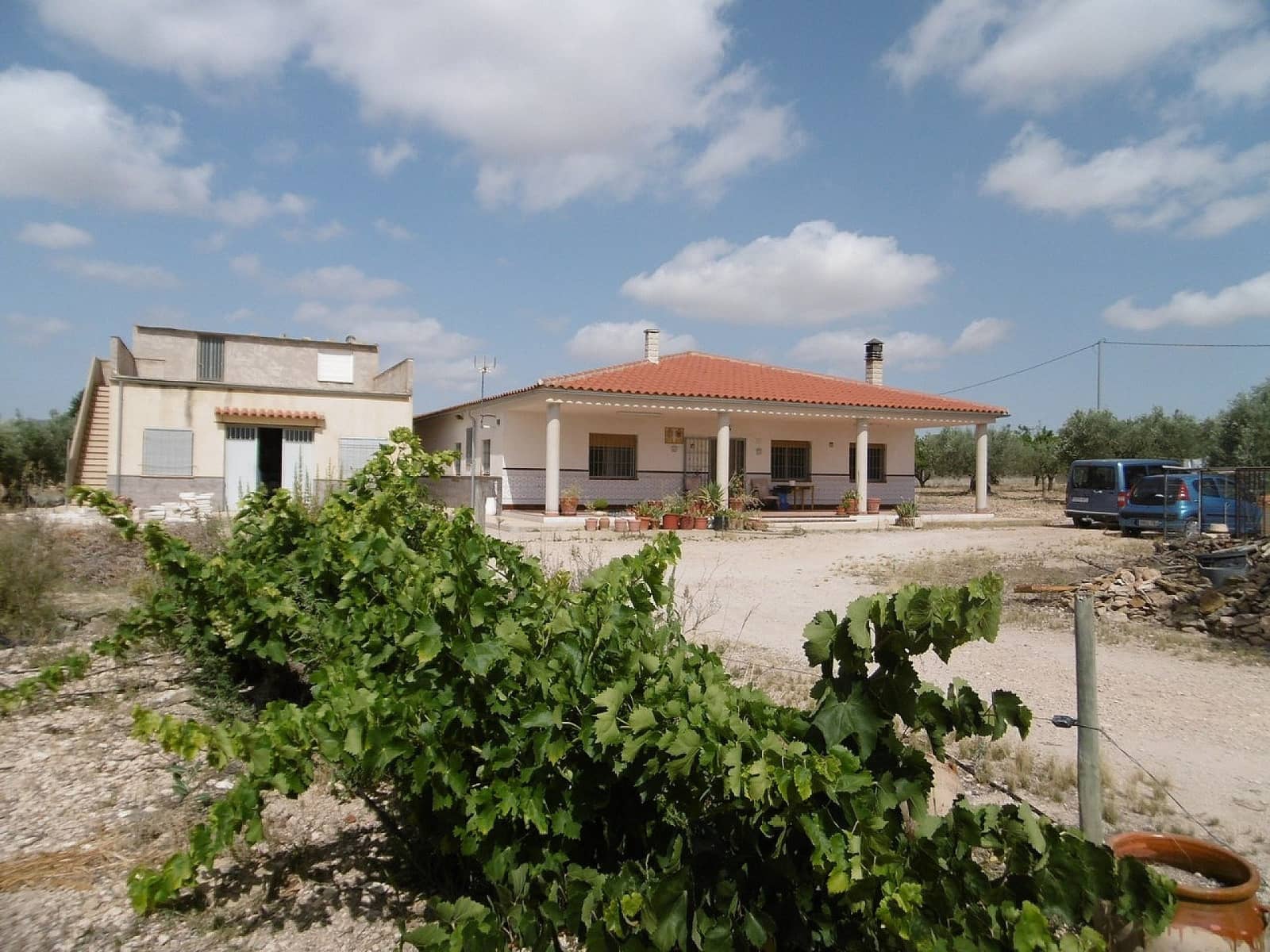 4 bedroom Villa for sale in Yecla - € 210,000 (Ref: 9475171)