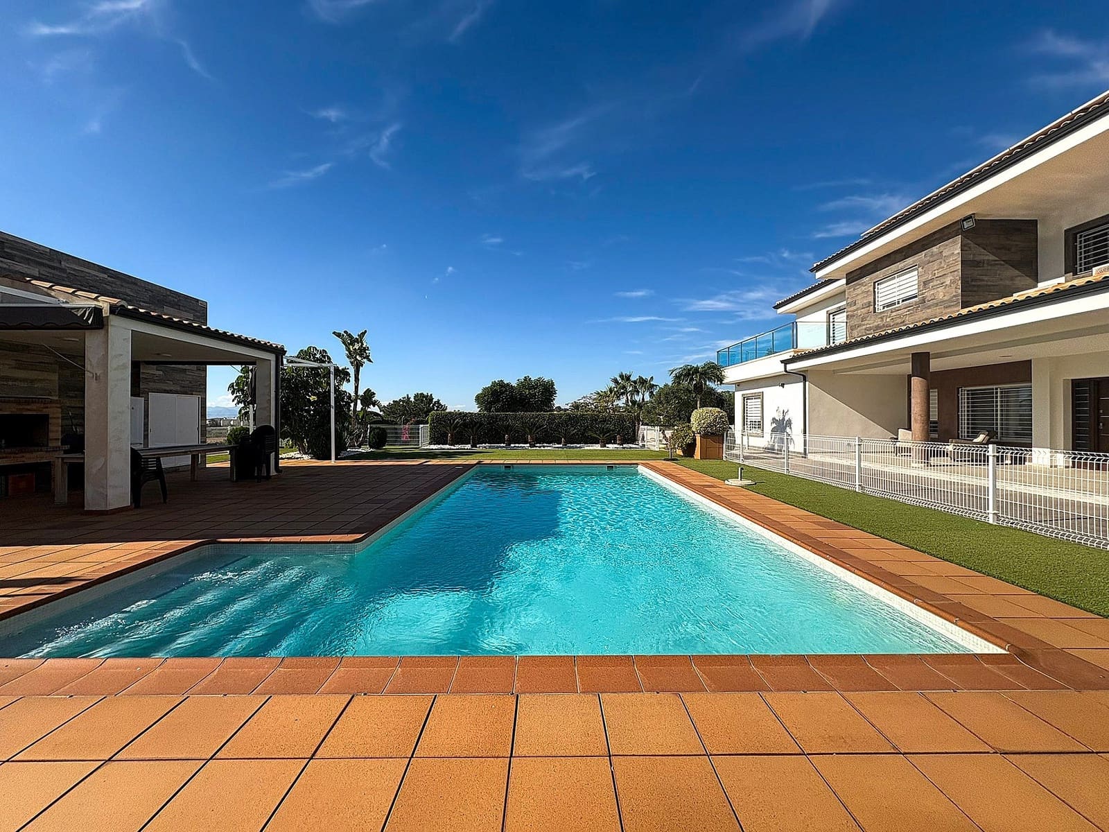 8 bedroom Villa for sale in Crevillente / Crevillent - € 680,000 (Ref: 9475178)