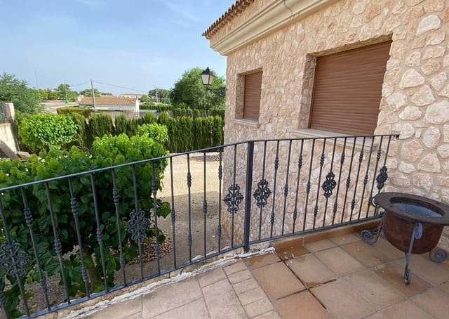 5 bedroom Villa for sale in Villena with pool garage - € 425,000 (Ref: 9475178)