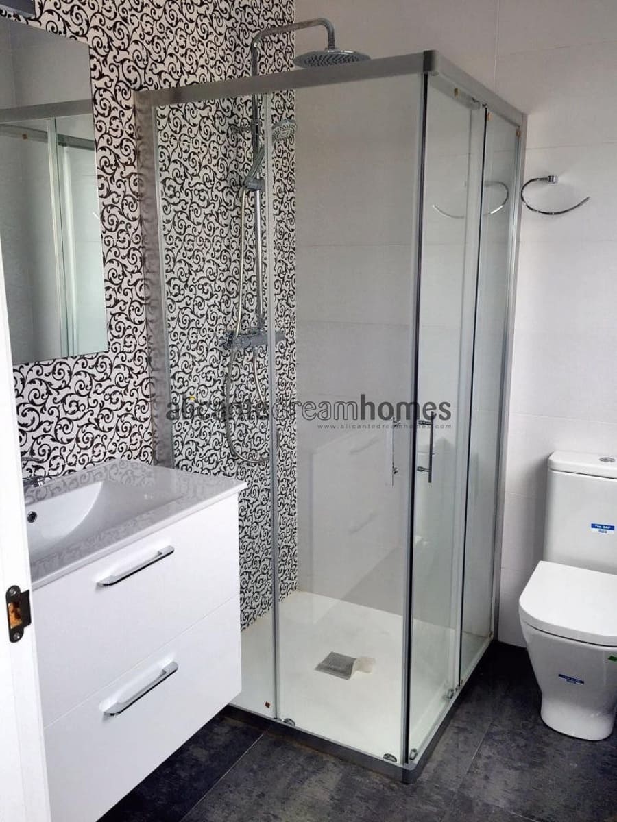 4 bedroom Villa for sale in Pinoso - € 159,995 (Ref: 9475183)