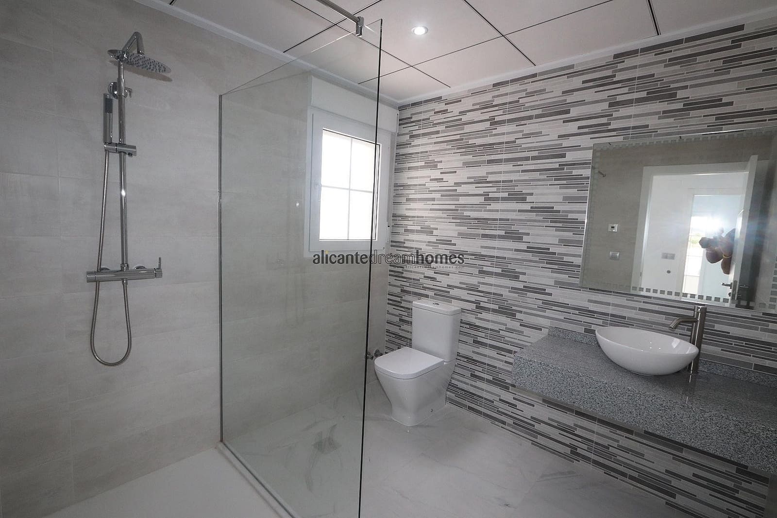 4 bedroom Villa for sale in Pinoso - € 159,995 (Ref: 9475183)