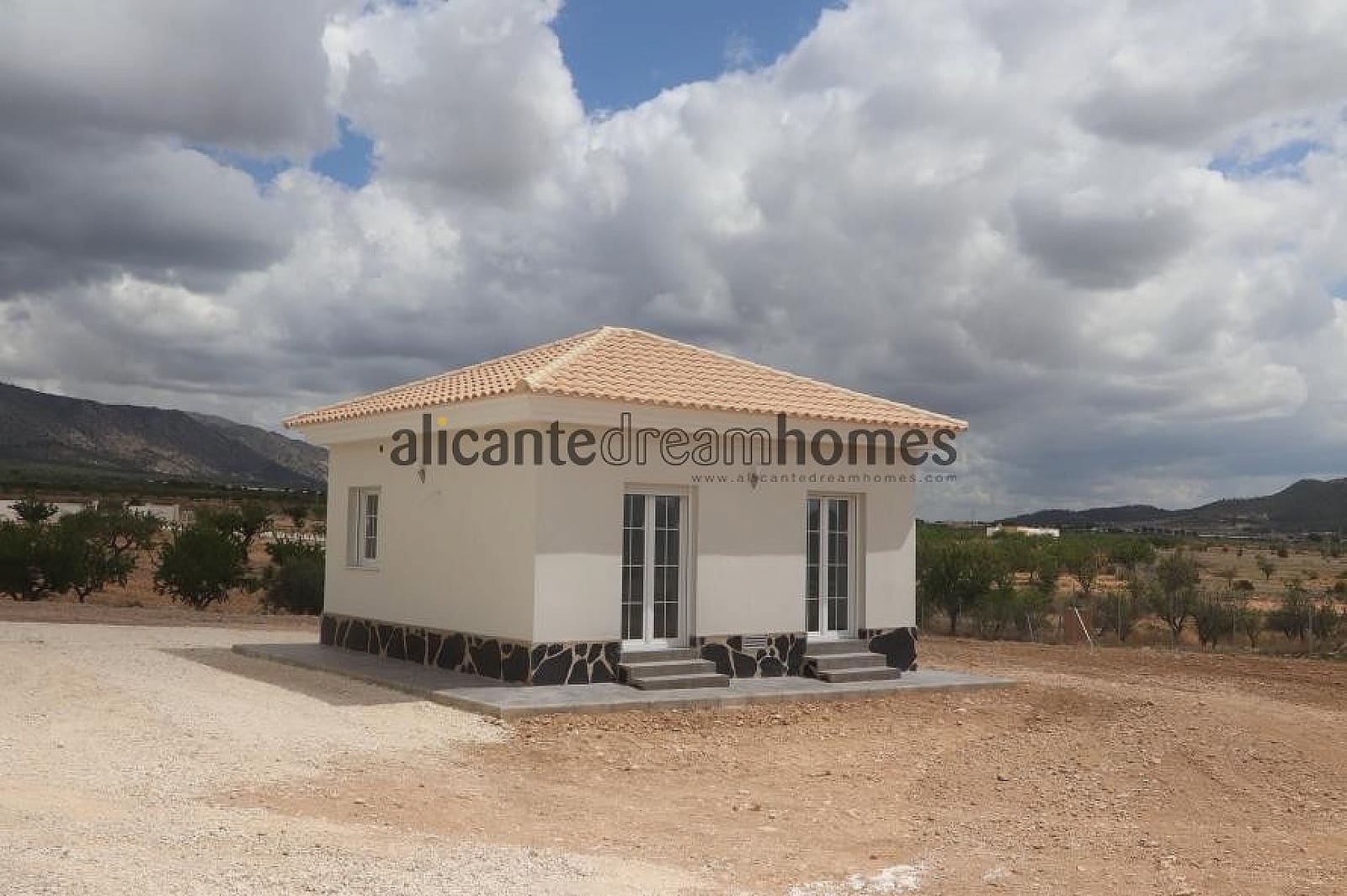 4 bedroom Villa for sale in Pinoso - € 159,995 (Ref: 9475183)