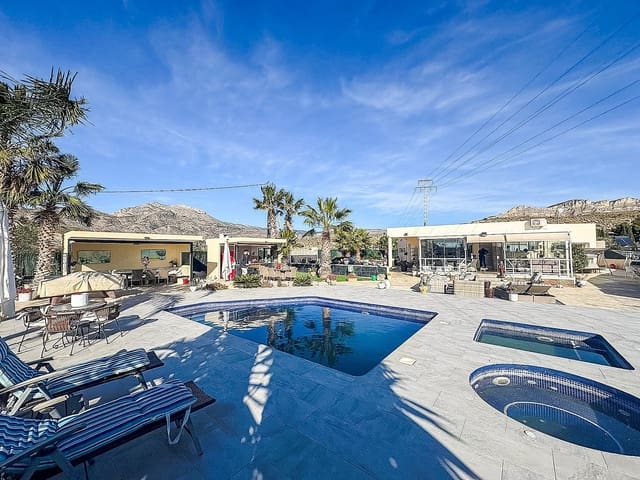 5 bedroom Villa for sale in Jijona / Xixona - € 549,000 (Ref: 9475184)