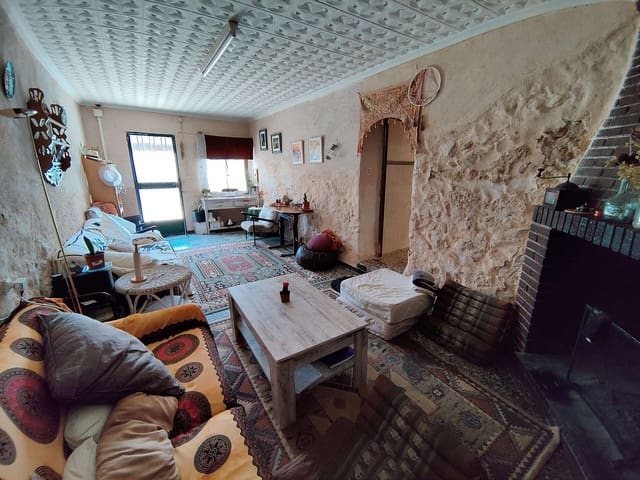 5 bedroom Finca/Country House for sale in Monóvar / Monóver with garage - € 138,000 (Ref: 9475185)