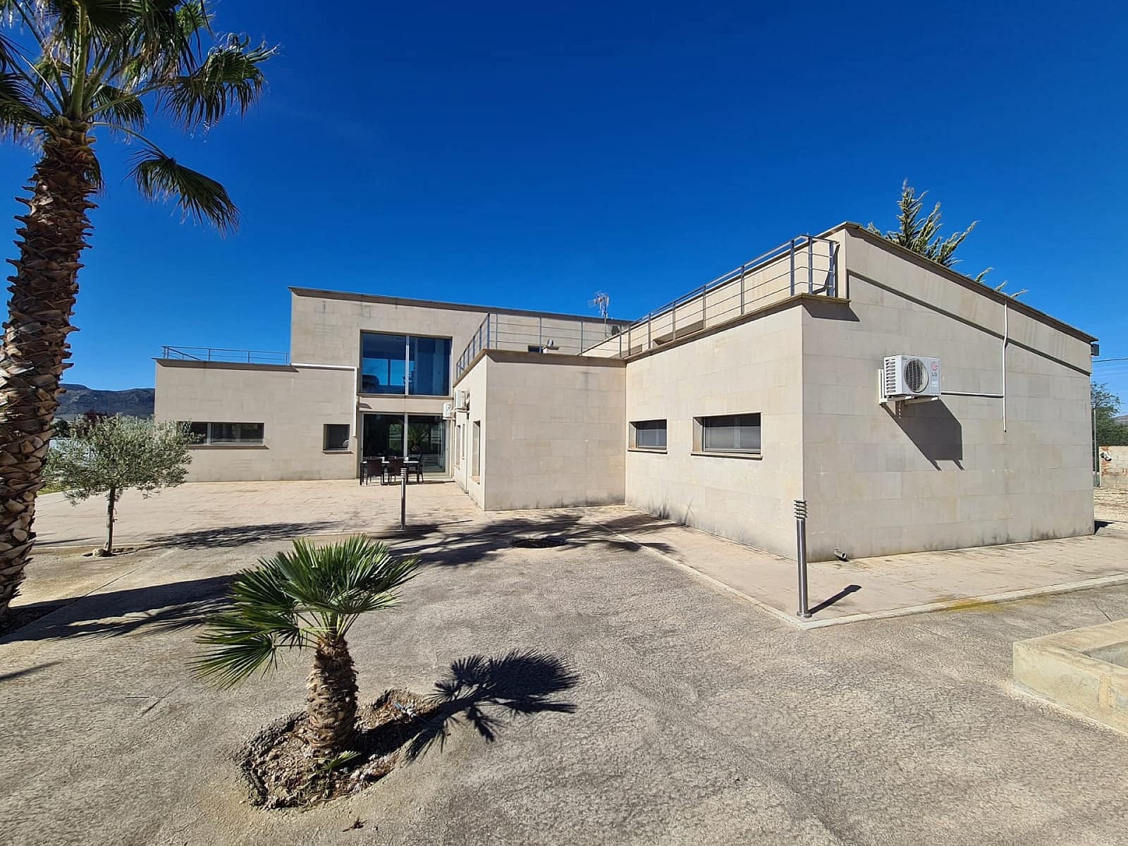 5 soveværelse Villa til salg i Yecla med swimmingpool garage - € 465.000 (Ref: 9475195)