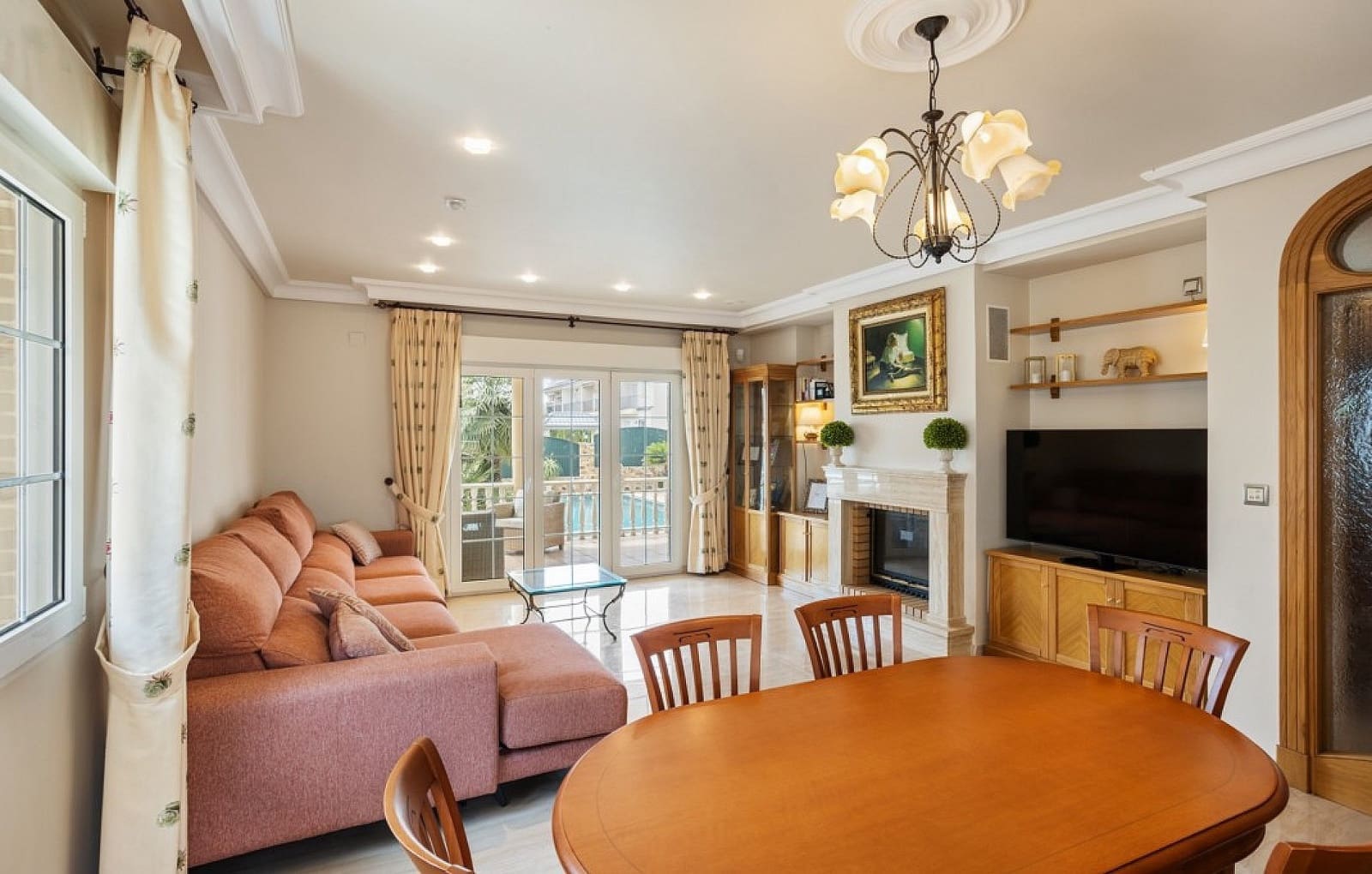 5 chambre Villa/Maison à vendre à Torrevieja avec piscine garage - 995 000 € (Ref: 9475213)