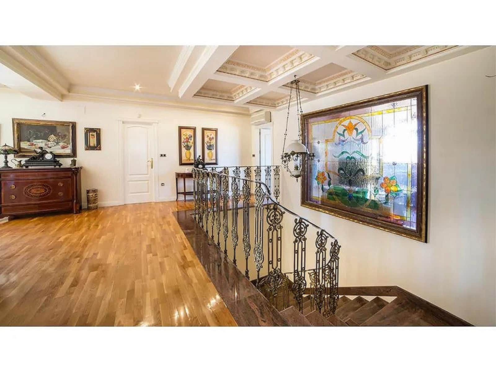 6 bedroom Villa for sale in Yecla - € 600,000 (Ref: 9475215)