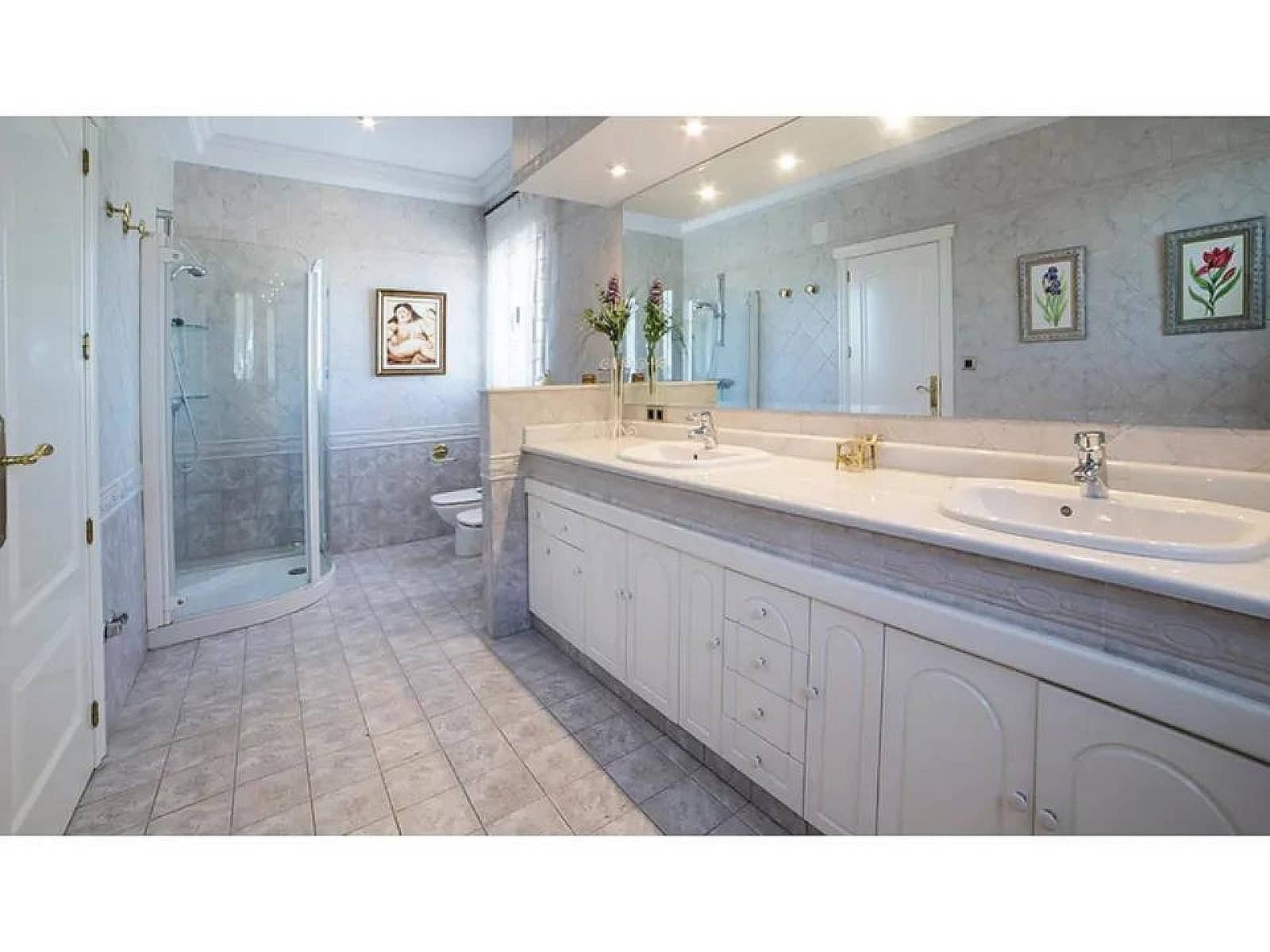 6 bedroom Villa for sale in Yecla - € 600,000 (Ref: 9475215)