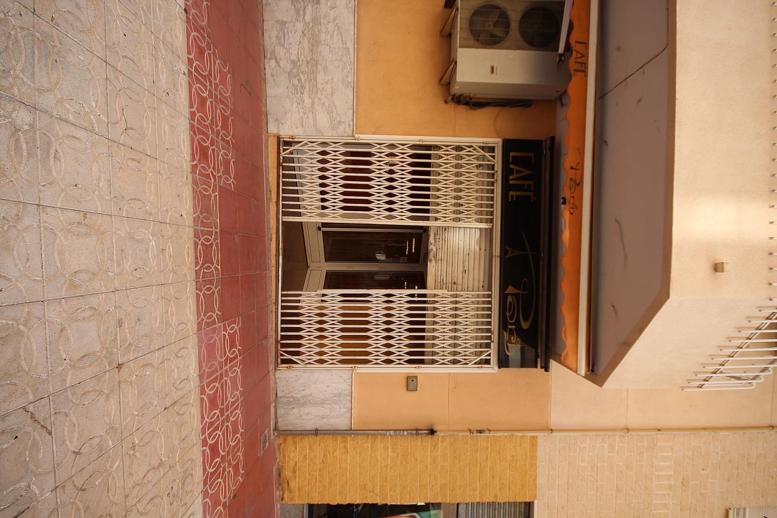 Commerciale in vendita in Onil - 99.995 € (Rif: 9475218)