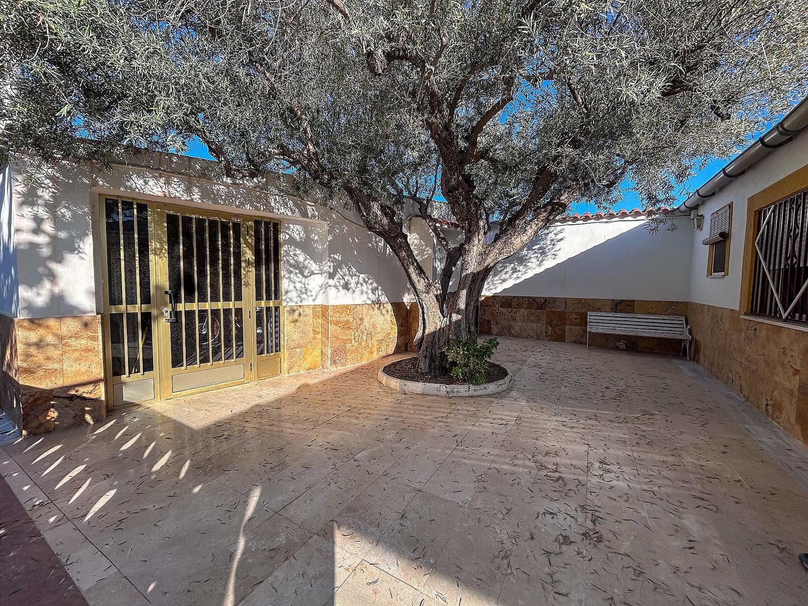 4 slaapkamer Finca/Landhuis te koop in Monforte del Cid - € 216.000 (Ref: 9475220)