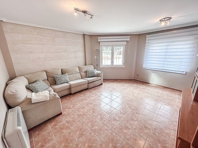 5 makuuhuone Omakotitalo myytävänä paikassa Pinoso - 249 000 € (Ref: 9475221)