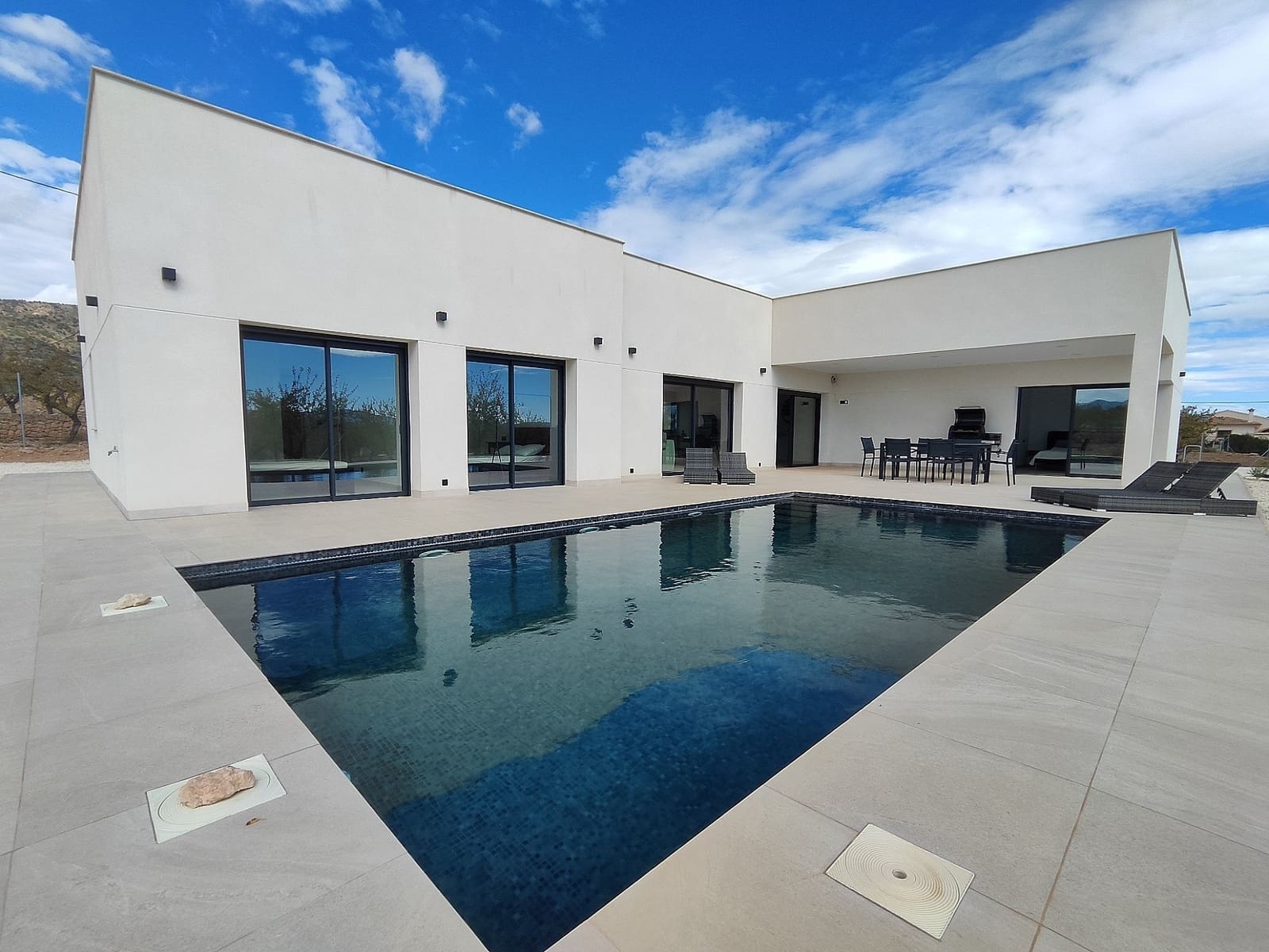 3 bedroom Villa for sale in Pinoso - € 365,000 (Ref: 9475225)