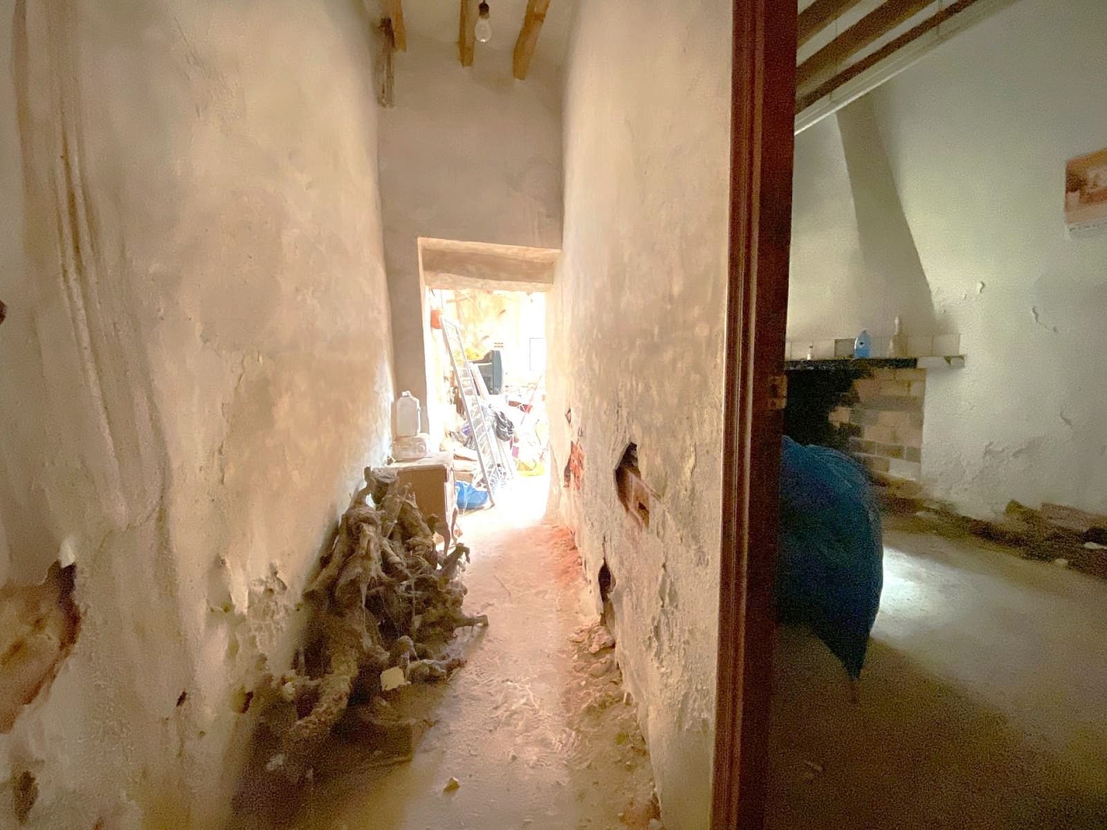 7 bedroom Townhouse for sale in Pinoso - € 149,995 (Ref: 9475231)