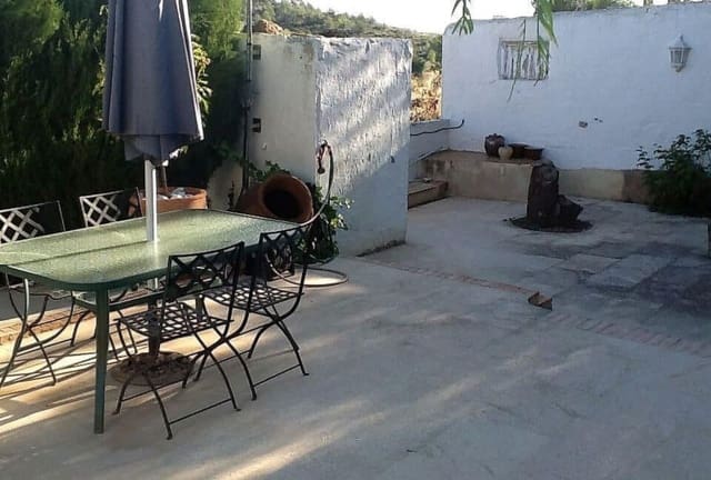 4 soveværelse Finca/Landehus til salg i La Romana med swimmingpool - € 199.000 (Ref: 9475240)