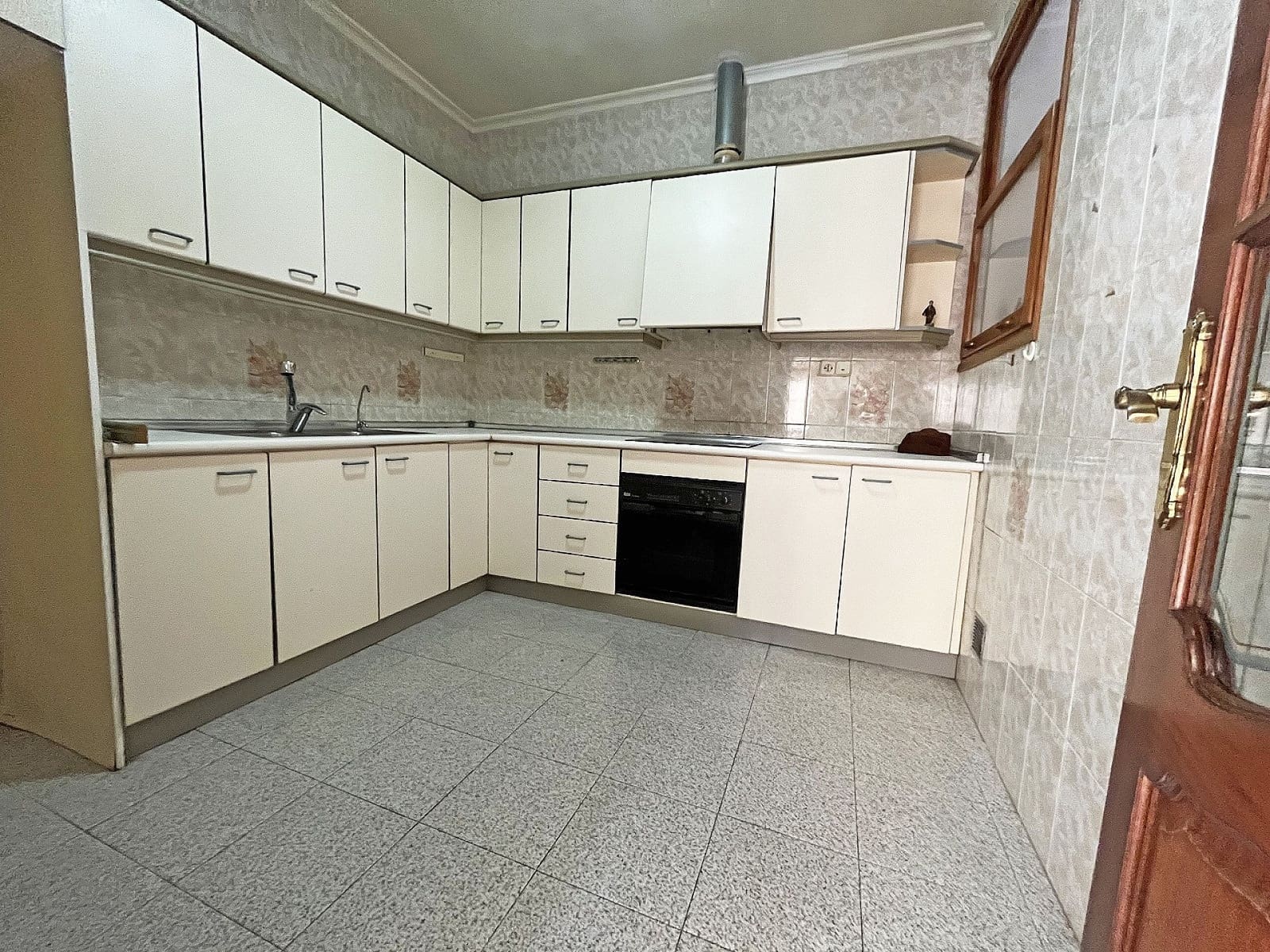 3 bedroom Townhouse for sale in Pinoso with garage - € 148,000 (Ref: 9475241)