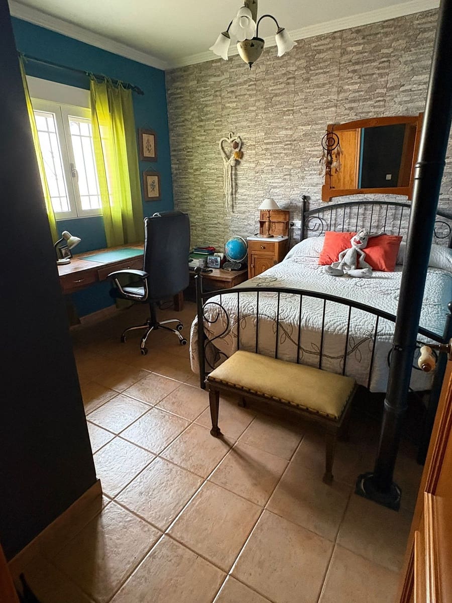 4 bedroom Townhouse for sale in Pinoso - € 157,500 (Ref: 9475242)