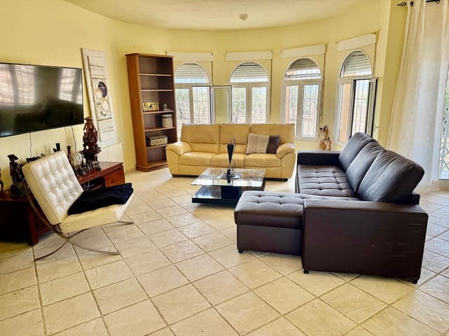 3 slaapkamer Villa te koop in Onil - € 498.000 (Ref: 9475284)