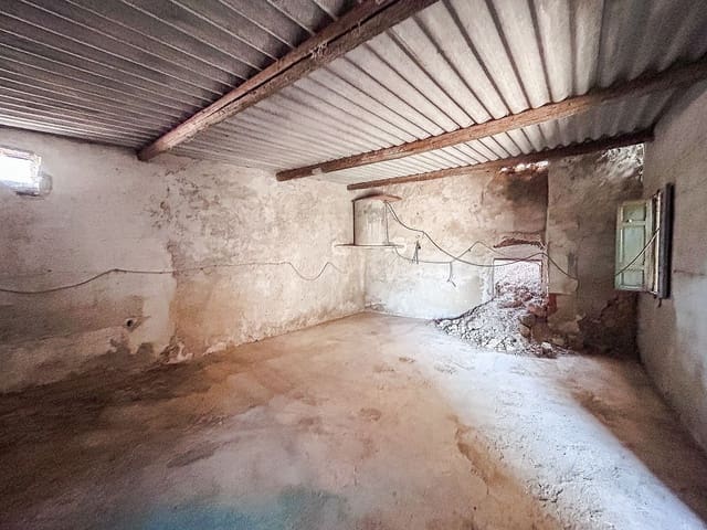 3 bedroom Finca/Country House for sale in Chinorlet / Xinorlet, Monóvar / Monóver - € 70,000 (Ref: 9475291)