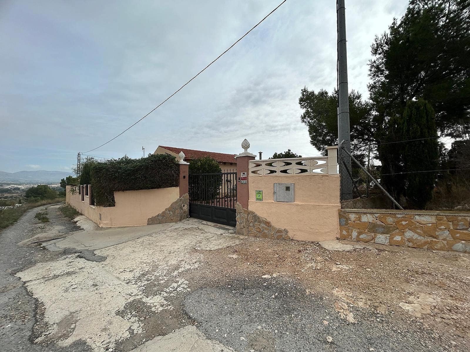 5 bedroom Villa for sale in Sax - € 375,000 (Ref: 9475311)