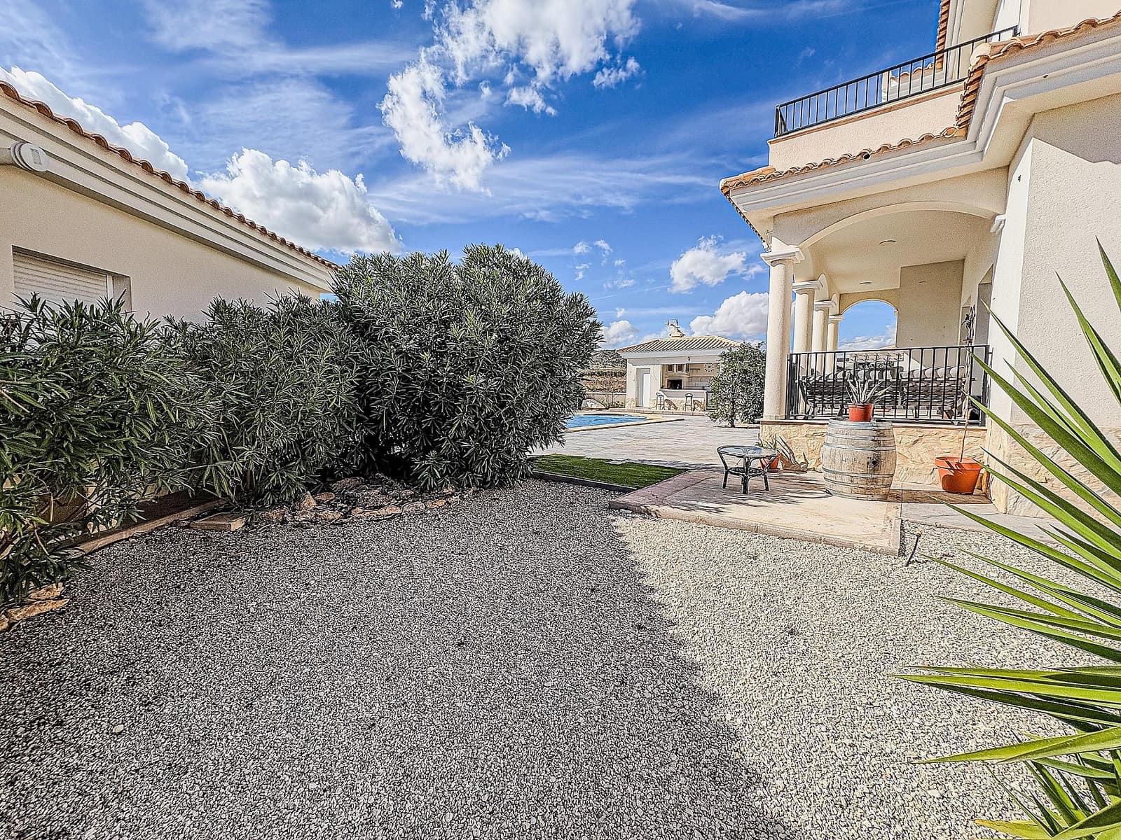 4 bedroom Villa for sale in Pinoso - € 525,000 (Ref: 9475313)