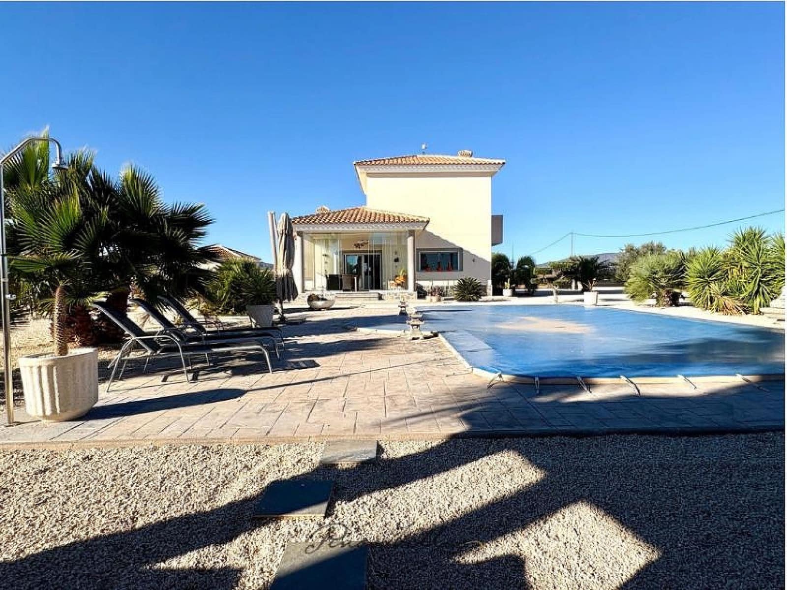 4 bedroom Villa for sale in Pinoso - € 549,000 (Ref: 9475320)