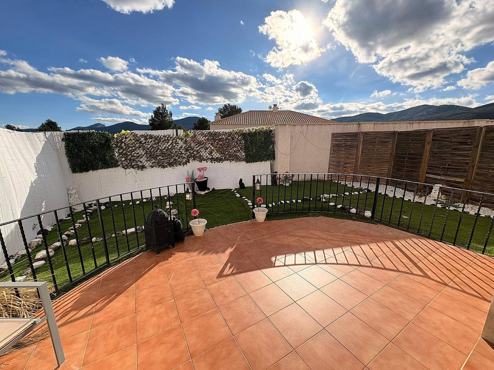 8 bedroom Villa for sale in Castalla - € 599,995 (Ref: 9475333)