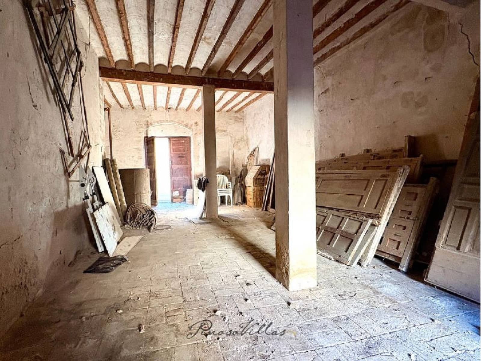 Townhouse for sale in Pinoso - € 90,000 (Ref: 9475335)