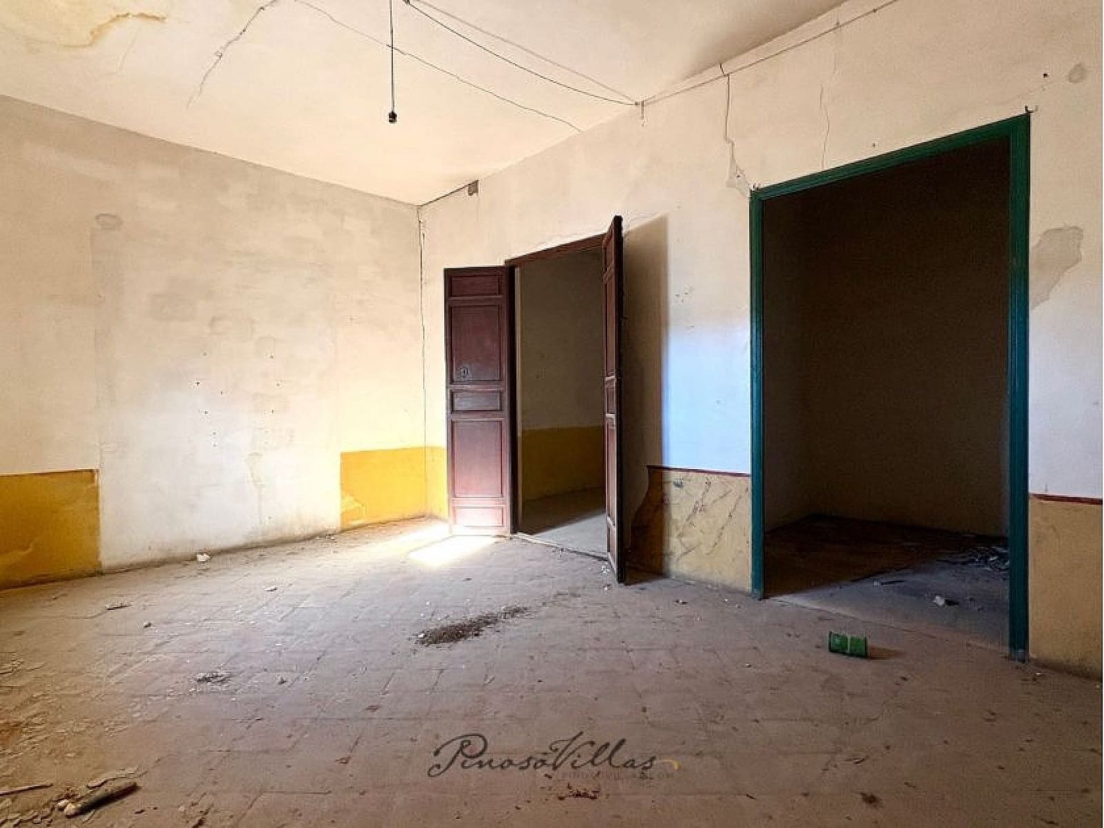 Townhouse for sale in Pinoso - € 90,000 (Ref: 9475335)