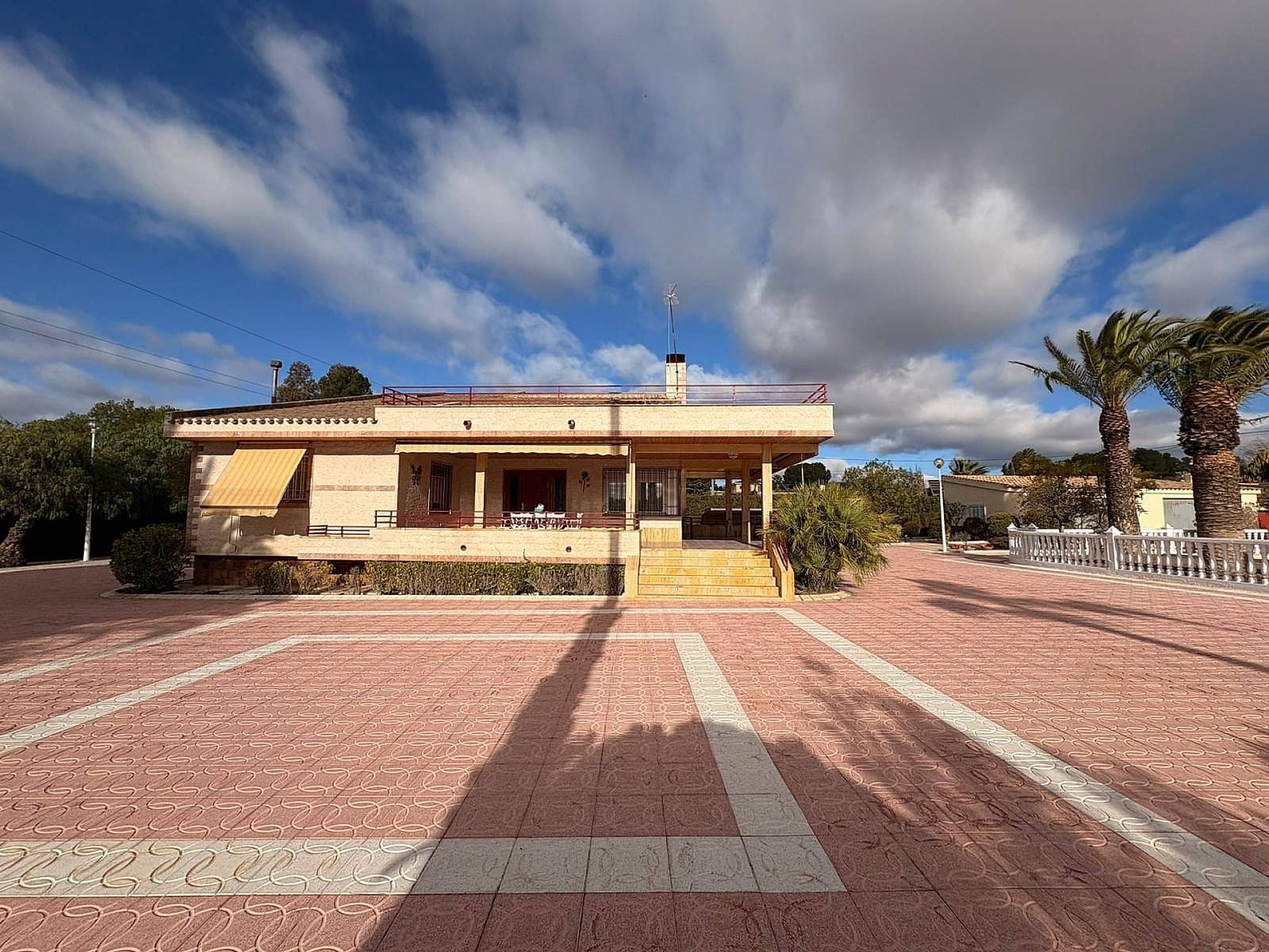 3 bedroom Villa for sale in Sax - € 575,000 (Ref: 9475352)