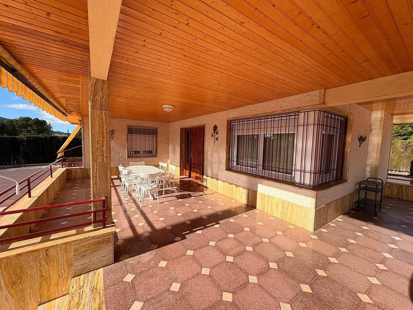 3 bedroom Villa for sale in Sax - € 575,000 (Ref: 9475352)