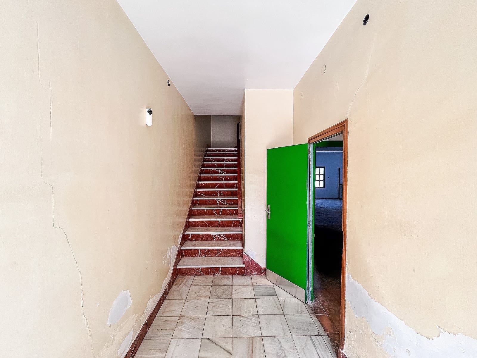 6 bedroom Townhouse for sale in Petrel / Petrer - € 169,000 (Ref: 9475509)