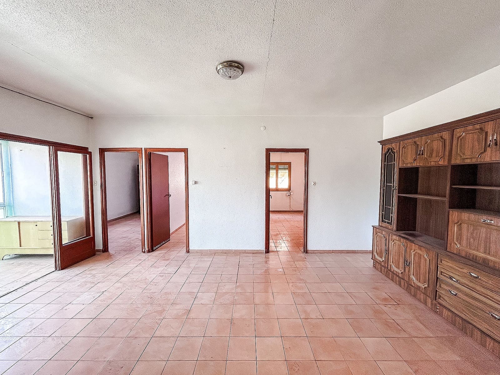 6 bedroom Townhouse for sale in Petrel / Petrer - € 169,000 (Ref: 9475509)