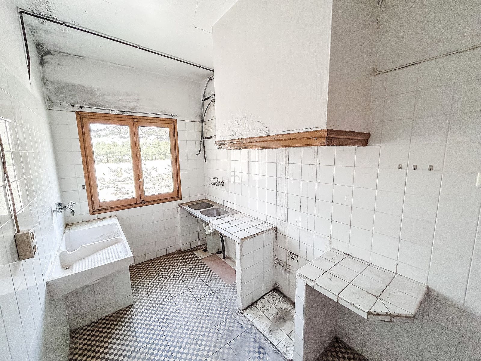 6 bedroom Townhouse for sale in Petrel / Petrer - € 169,000 (Ref: 9475509)