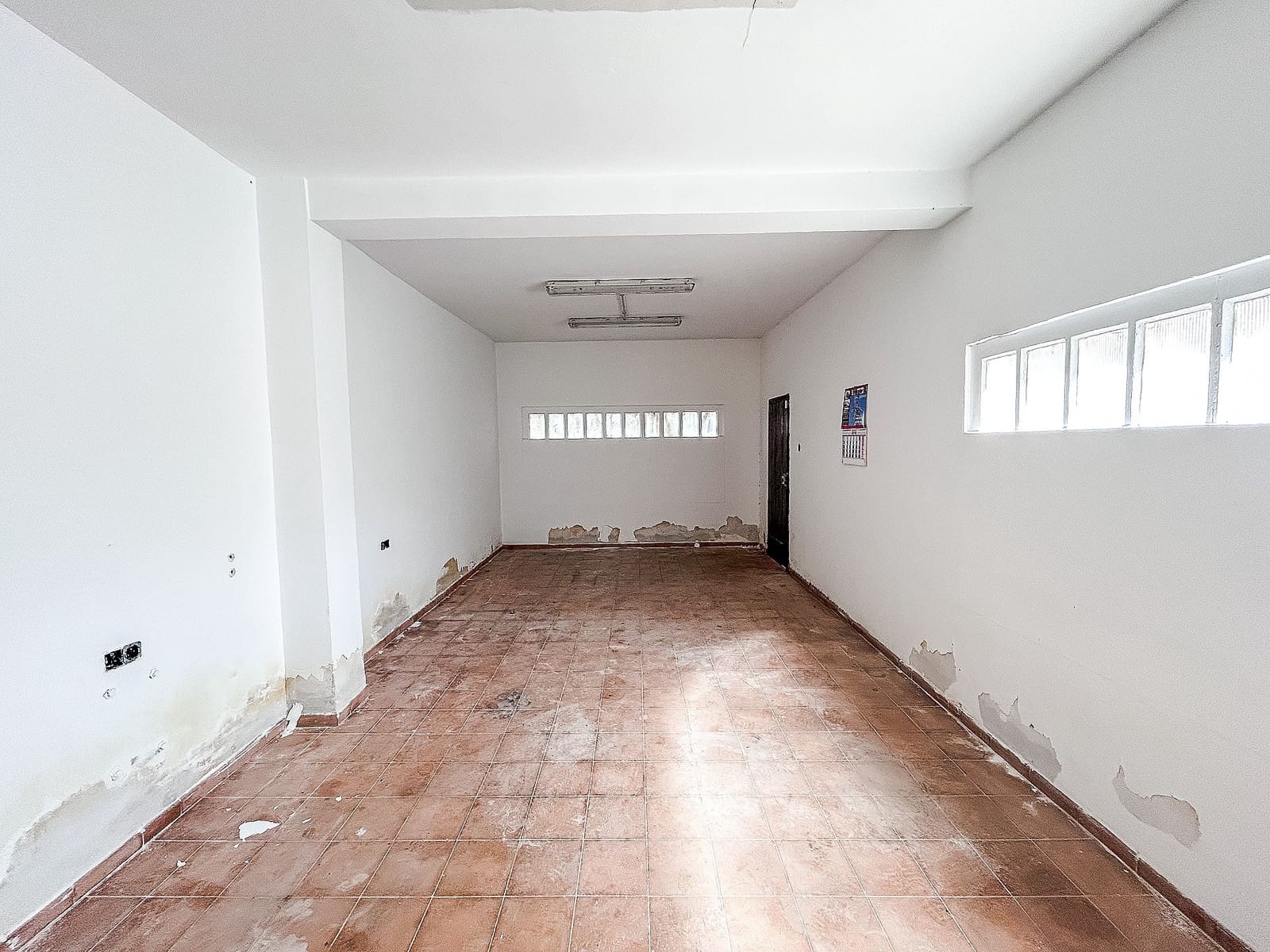 6 bedroom Townhouse for sale in Petrel / Petrer - € 169,000 (Ref: 9475509)