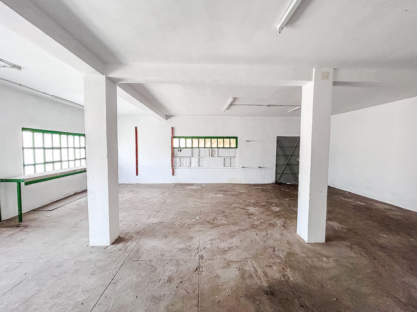 6 bedroom Townhouse for sale in Petrel / Petrer - € 169,000 (Ref: 9475509)